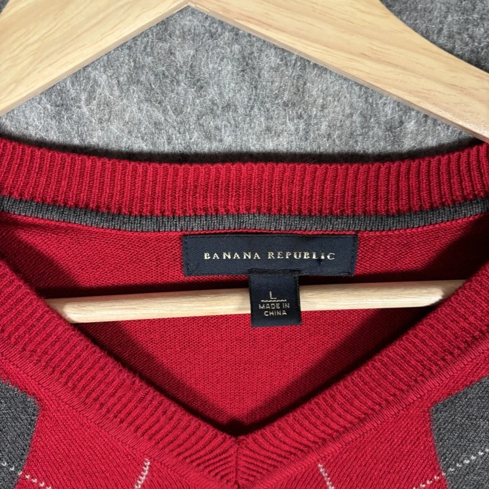 Banana Republic Sweater Men's Large Red Pullover Argyle V Neck Silk‎ Cashmere